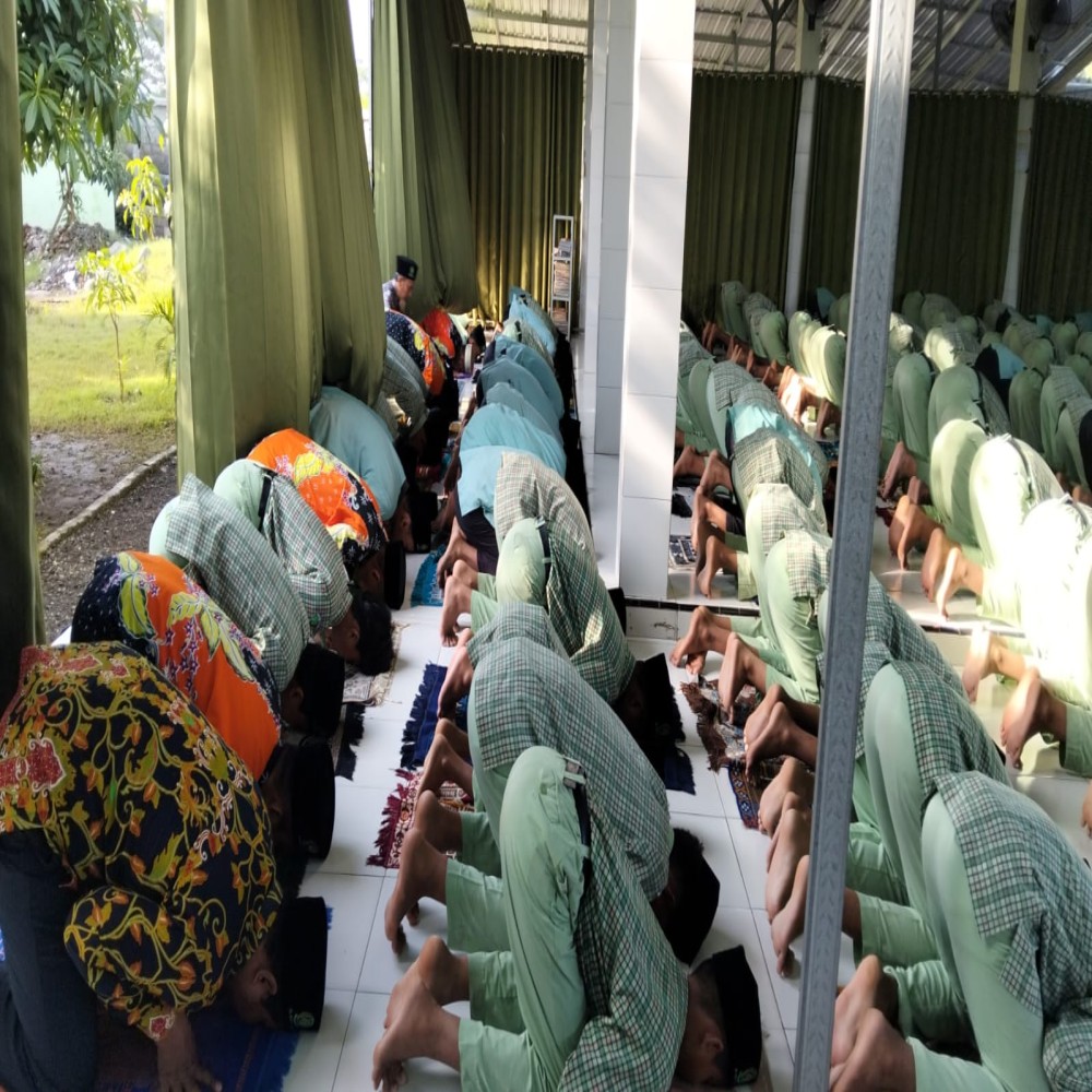 Esensi Pembiasaan di MTsN 10 Jember ( Menanam Nilai, Menumbuhkan Jiwa di MTsN 10 Jember)  oleh : Ihsanuddin